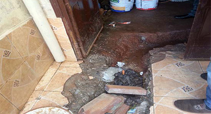 إنفجار قنوات الصرف الصحي يسبب في أضرار كبيرة لمهاجر من الحسيمة
