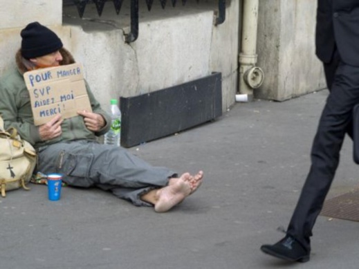 80 ألف طفل بفرنسا بدون سكن لائق ونصف العدد غير متمدرس 80 ألف طفل بفرنسا بدون سكن لائق ونصف العدد غير متمدرس