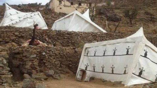 الرياح تسقط خيام المتضررين بمناطق الزلزال الرياح تسقط خيام المتضررين بمناطق الزلزال