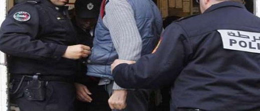 توقيف ضابط شرطة يشتبه في تورطه في قضية رشوة توقيف ضابط شرطة يشتبه في تورطه في قضية رشوة
