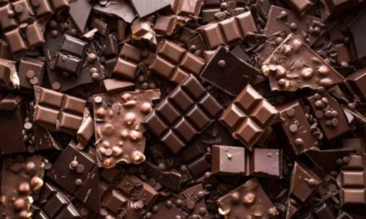 تحذير من انتشار شوكولاتة تحتوي على قطع زجاج بالمحلات التجارية قبل إتمام سحبها