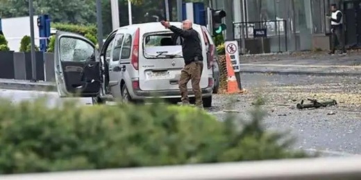 مقتل شخص وإصابة إثنين في هجوم على مقر وزارة الداخلية بتركيا مقتل شخص وإصابة إثنين في هجوم على مقر وزارة الداخلية بتركيا