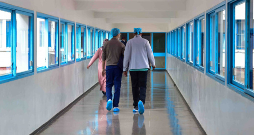 فتح تحقيق في إصابة 16 شخصا بالعمى إثر تلقيهم حقن في العين بمستشفى عمومي فتح تحقيق في إصابة 16 شخصا بالعمى إثر تلقيهم حقن في العين بمستشفى عمومي