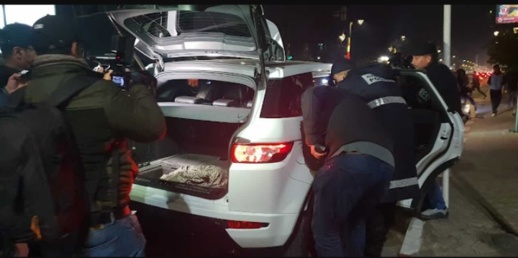 تفتيش سيارة نفعية قادمة من فرنسا يفجر مفاجأة تفتيش سيارة نفعية قادمة من فرنسا يفجر مفاجأة