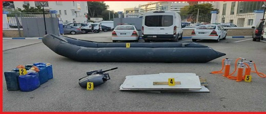 الحسيمة.. توقيف شخص لتورطه في تنظيم الهجرة غير الشرعية والاتجار بالبشر الحسيمة.. توقيف شخص لتورطه في تنظيم الهجرة غير الشرعية والاتجار بالبشر