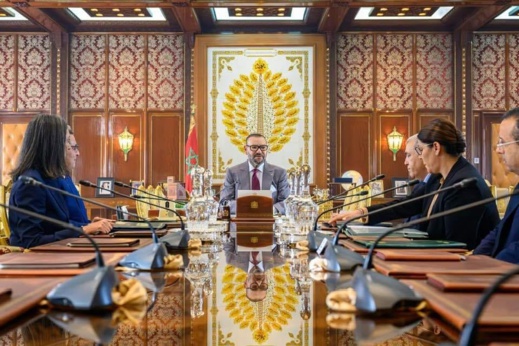 صاحب الجلالة يترأس جلسة عمل اليوم الثلاثاء صاحب الجلالة يترأس جلسة عمل اليوم الثلاثاء