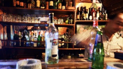 حكومة أخنوش تعول على الخمور لكسب 13 مليار درهم في 2024 حكومة أخنوش تعول على الخمور لكسب 13 مليار درهم في 2024