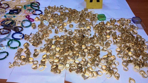 توقيف 5 أشخاص ضمن عصابة تنشط في تزييف مجوهرات الذهب
