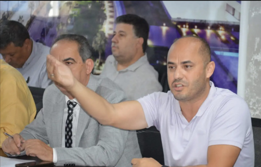 انضمام جماعة الناضور إلى ”الشرق للتوزيع” وسط اتهامات لسليمان أزواغ بإخلاف الوعد انضمام جماعة الناضور إلى ”الشرق للتوزيع” وسط اتهامات لسليمان أزواغ بإخلاف الوعد