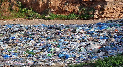 مطرح عشوائي للنفايات وسط أحد الأودية ببلدة كرونة تمسمان