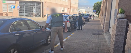 اعتقال عائلة مغربية في إسبانيا أجبرت ابنتها القاصر على الزواج من ابن عمها الذي يكبرها بـ 11 سنة اعتقال عائلة مغربية في إسبانيا أجبرت ابنتها القاصر على الزواج من ابن عمها الذي يكبرها بـ 11 سنة