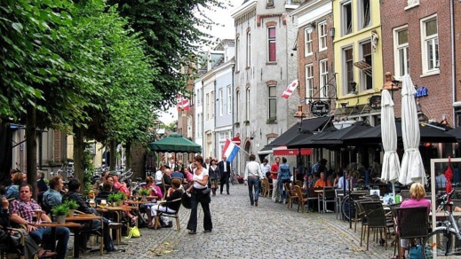 يتسببون في الإزعاج والمشاكل.. كلمات رئيس بلدية أوروبية تغضب الجالية المغربية المقيمة بالخارج يتسببون في الإزعاج والمشاكل.. كلمات رئيس بلدية أوروبية تغضب الجالية المغربية المقيمة بالخارج