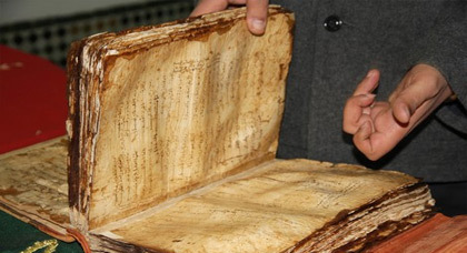 هكذا تحفظ الذاكرة.. الوثائق التاريخية التراثية المحفوظة في المكتبة الوطنية في خطر