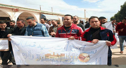 ساكنة آيت سعيد تخوض مسيرة احتجاجية ووقفتين أمام القيادة وجماعة دار الكبداني ساكنة آيت سعيد تخوض مسيرة احتجاجية ووقفتين أمام القيادة وجماعة دار الكبداني