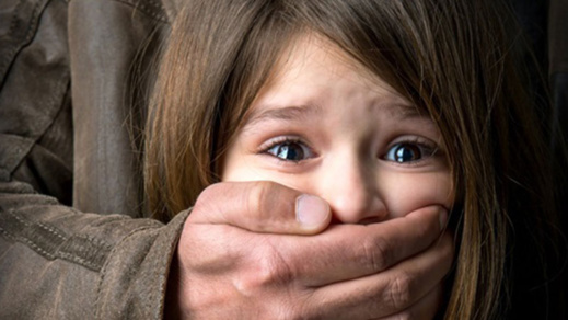 القضاء يدين أبا اغتصب ابنته بعشر سنوات سجنا نافذا