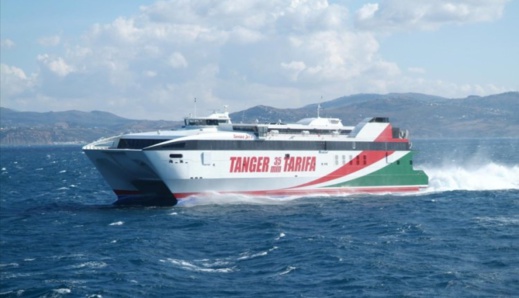 عطل في محرك باخرة يوقف رحلة بحرية تربط المغرب بإسبانيا وسط البحر عطل في محرك باخرة يوقف رحلة بحرية تربط المغرب بإسبانيا وسط البحر