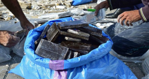 الأمن يحبط محاولة لتهريب طن ونصف من الحشيش الأمن يحبط محاولة لتهريب طن ونصف من الحشيش