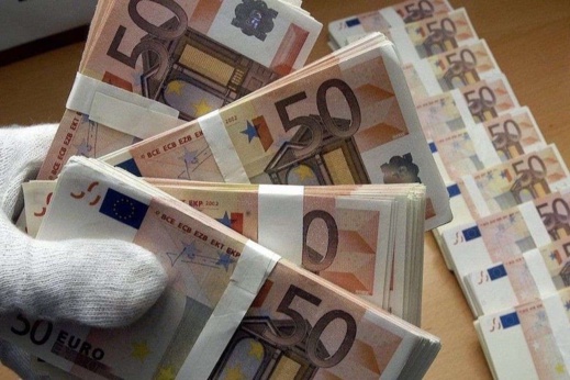غير مصرح بها.. جمارك مطار العروي توقف دخول 60 ألف أورو إلى المغرب