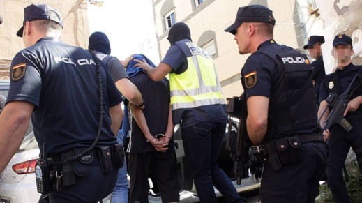 سلطات مليلية توقف شخصا وتضبط سيارة فارهة مسروقة قادمة من المغرب سلطات مليلية توقف شخصا وتضبط سيارة فارهة مسروقة قادمة من المغرب