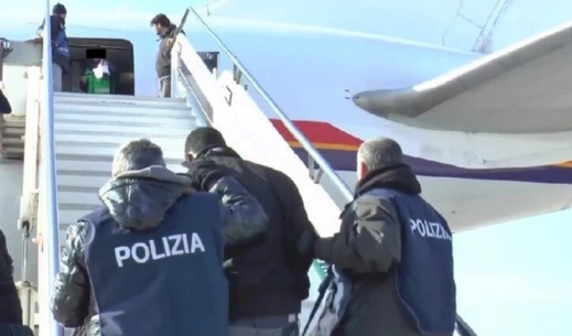 دهسها بسيارته.. السجن والطرد من أوروبا لمهاجر مغربي حاول قتل ابنته دهسها بسيارته.. السجن والطرد من أوروبا لمهاجر مغربي حاول قتل ابنته