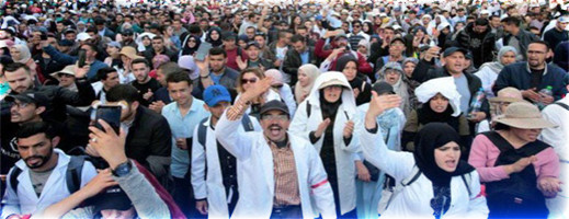 تجميد النظام الأساسي.. شغيلة التعليم ترفض مخرجات الحوار وتقرر الاستمرار في التصعيد تجميد النظام الأساسي.. شغيلة التعليم ترفض مخرجات الحوار وتقرر الاستمرار في التصعيد