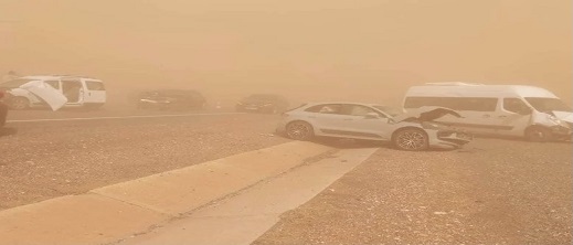 وزارة التجهيز تدعوا المسافرين إلى توخي أقصى درجات الحذر أو تجنب السفر وزارة التجهيز تدعوا المسافرين إلى توخي أقصى درجات الحذر أو تجنب السفر