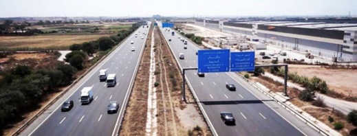 بسبب سوء الأحوال الجوية.. الطرق السيارة توصي المسافرين بتوخي الحذر بسبب سوء الأحوال الجوية.. الطرق السيارة توصي المسافرين بتوخي الحذر