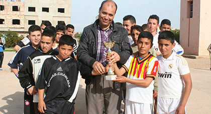 تتويـج فريق 1/5 بلقب دوري لكرة القدم المصغرة بثانوية إعدادية الفرابي بدار الكبداني