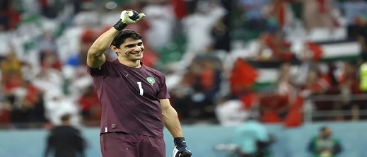 ياسين بونو يتوج بجائزة "الأسد الذهبي" لأفضل لاعب إفريقي للموسم ياسين بونو يتوج بجائزة "الأسد الذهبي" لأفضل لاعب إفريقي للموسم