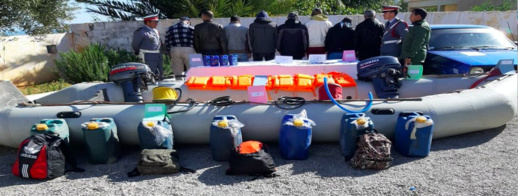 الدرك الملكي يضرب بسلوان.. إعتقال 7 أشخاص متهمين في قضايا الهجرة السرية الدرك الملكي يضرب بسلوان.. إعتقال 7 أشخاص متهمين في قضايا الهجرة السرية