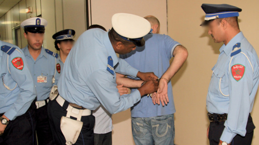 وضعوا له كمينا.. رجال الحموشي يوقفون جزائريا متورطا في جريمة قتل وضعوا له كمينا.. رجال الحموشي يوقفون جزائريا متورطا في جريمة قتل