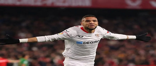 الدولي المغري النصيري يستعد للرحيل عن إشبيلية الدولي المغري النصيري يستعد للرحيل عن إشبيلية