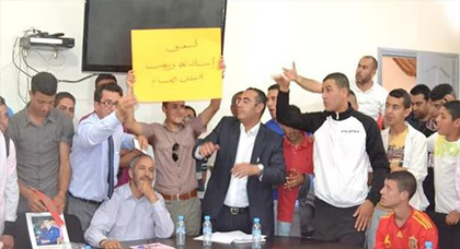 إحتجاج وغليان شعبي ضد "خروقات" جماعة بني شيكر في دورة أبريل العادية إحتجاج وغليان شعبي ضد "خروقات" جماعة بني شيكر في دورة أبريل العادية