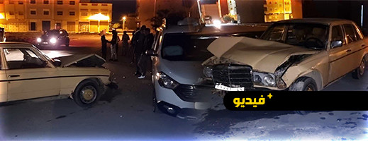 غياب مخفضات السرعة يتسبب في اصطدام سيارتين والإضرار بمبنى سكني وسط مدينة الدريوش غياب مخفضات السرعة يتسبب في اصطدام سيارتين والإضرار بمبنى سكني وسط مدينة الدريوش
