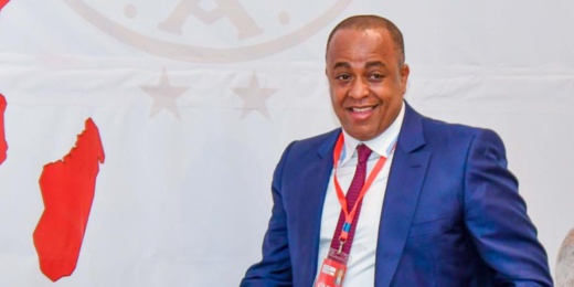 مشاهير يتحسسون رؤوسهم بعد تصويرهم في أوضاع حميمية بإقامة الناصيري مشاهير يتحسسون رؤوسهم بعد تصويرهم في أوضاع حميمية بإقامة الناصيري