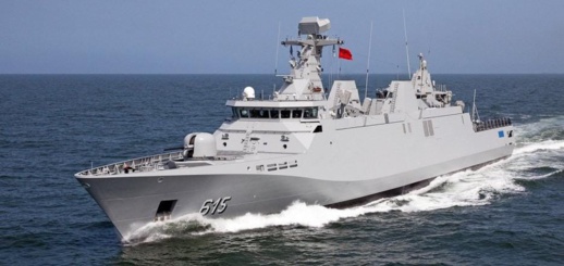 البحرية الملكية توقف سفينة مشتبه فيها بدون أوراق البحرية الملكية توقف سفينة مشتبه فيها بدون أوراق