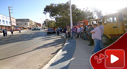 أرباب الشاحنات يحتجون بازغنغان على اعتقال أحد زملائهم من قبل درك وكسان أرباب الشاحنات يحتجون بازغنغان على اعتقال أحد زملائهم من قبل درك وكسان
