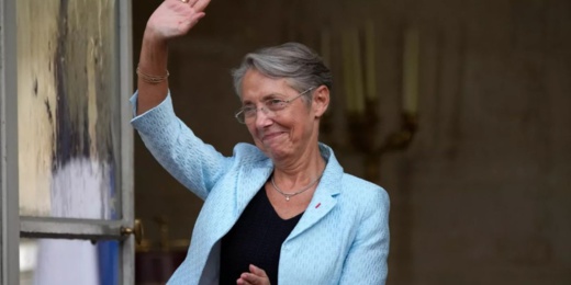 رئيسة الوزراء الفرنسية تقدم استقالتها رئيسة الوزراء الفرنسية تقدم استقالتها