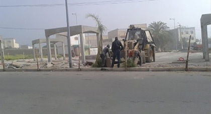 بعد إنهاء إنشاء حديقة وسط بلدة تفرسيت عادت أشغال الحفر لتطالها مجددا بعد إنهاء إنشاء حديقة وسط بلدة تفرسيت عادت أشغال الحفر لتطالها مجددا