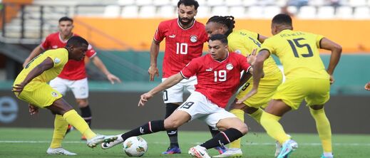 المنتخب المصري يفلت من الهزيمة أمام موزمبيق في آخر الدقائق المنتخب المصري يفلت من الهزيمة أمام موزمبيق في آخر الدقائق