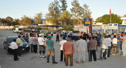 الجمعية الوطنية لحملة الشهادات المعطلين، فرع أولاد ستوت تنظم مسيرة باتجاه معمل السكر بزايو الجمعية الوطنية لحملة الشهادات المعطلين، فرع أولاد ستوت تنظم مسيرة باتجاه معمل السكر بزايو