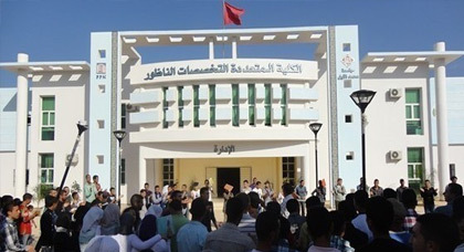 أستاذ بكلية سلوان يطالب بمستحقاته المالية بعد طول انتظار والعميد يشرح حيثيات المشكل أستاذ بكلية سلوان يطالب بمستحقاته المالية بعد طول انتظار والعميد يشرح حيثيات المشكل