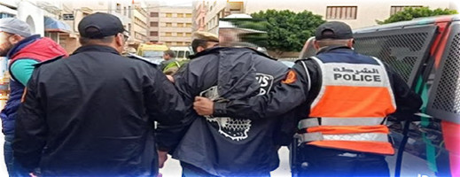 يحمل بيده بندقية.. توقيف شخص يصطاد الحمام على الكورنيش يحمل بيده بندقية.. توقيف شخص يصطاد الحمام على الكورنيش