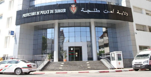 استقرار حالتهما الصحية بالمستشفى.. طعن شرطيين يستنفر الأمن استقرار حالتهما الصحية بالمستشفى.. طعن شرطيين يستنفر الأمن