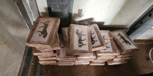 الأمن الوطني والجمارك يضبطان عشرات الكيلوغرامات من الكوكايين الأمن الوطني والجمارك يضبطان عشرات الكيلوغرامات من الكوكايين