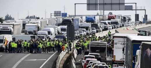 الفلاحون المغاربة يستنكرون الهجمات الأوروبية على صادراتهم الفلاحون المغاربة يستنكرون الهجمات الأوروبية على صادراتهم