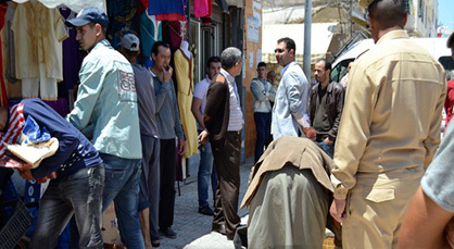 حملة لتحرير الملك العمومي ضد فرّاشة شارع قيسارية وسط الناظور حملة لتحرير الملك العمومي ضد فرّاشة شارع قيسارية وسط الناظور