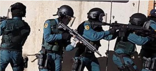 "حراك" مغربي يداهم ثكنة للحرس المدني الإسباني بألميريا "حراك" مغربي يداهم ثكنة للحرس المدني الإسباني بألميريا