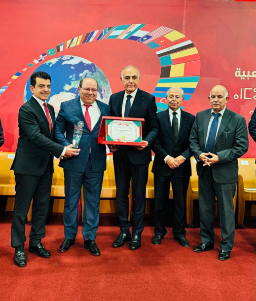 المؤسسة الدبلوماسية تمنح جائزة الثقافة للدكتور عبد الله بوصوف المؤسسة الدبلوماسية تمنح جائزة الثقافة للدكتور عبد الله بوصوف