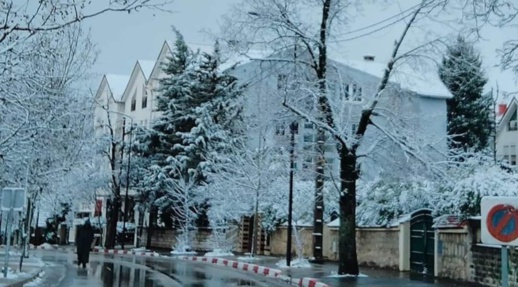 إفران تكتسي الرداء الأبيض إفران تكتسي الرداء الأبيض